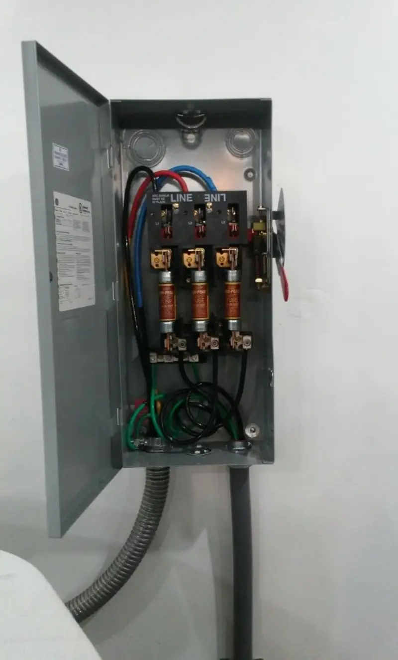 Three-phase disconnect switch installed for Smoke Detector Installation in Whitehouse